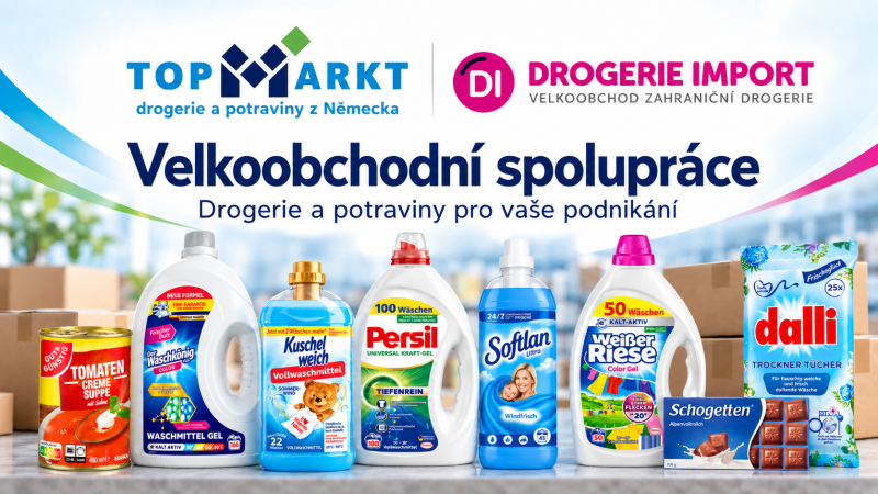 Ilustrační skladová scéna s vysokozdvižným vozíkem, paletami drogerie a logy Topmarkt a Drogerie Import